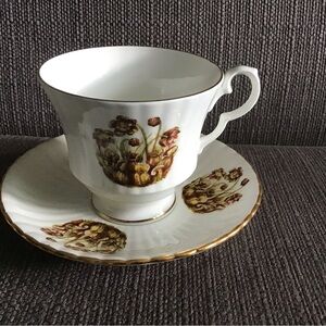 “Pitcher Plant”. Vintage Cup & Sauce,Bone China,made in England